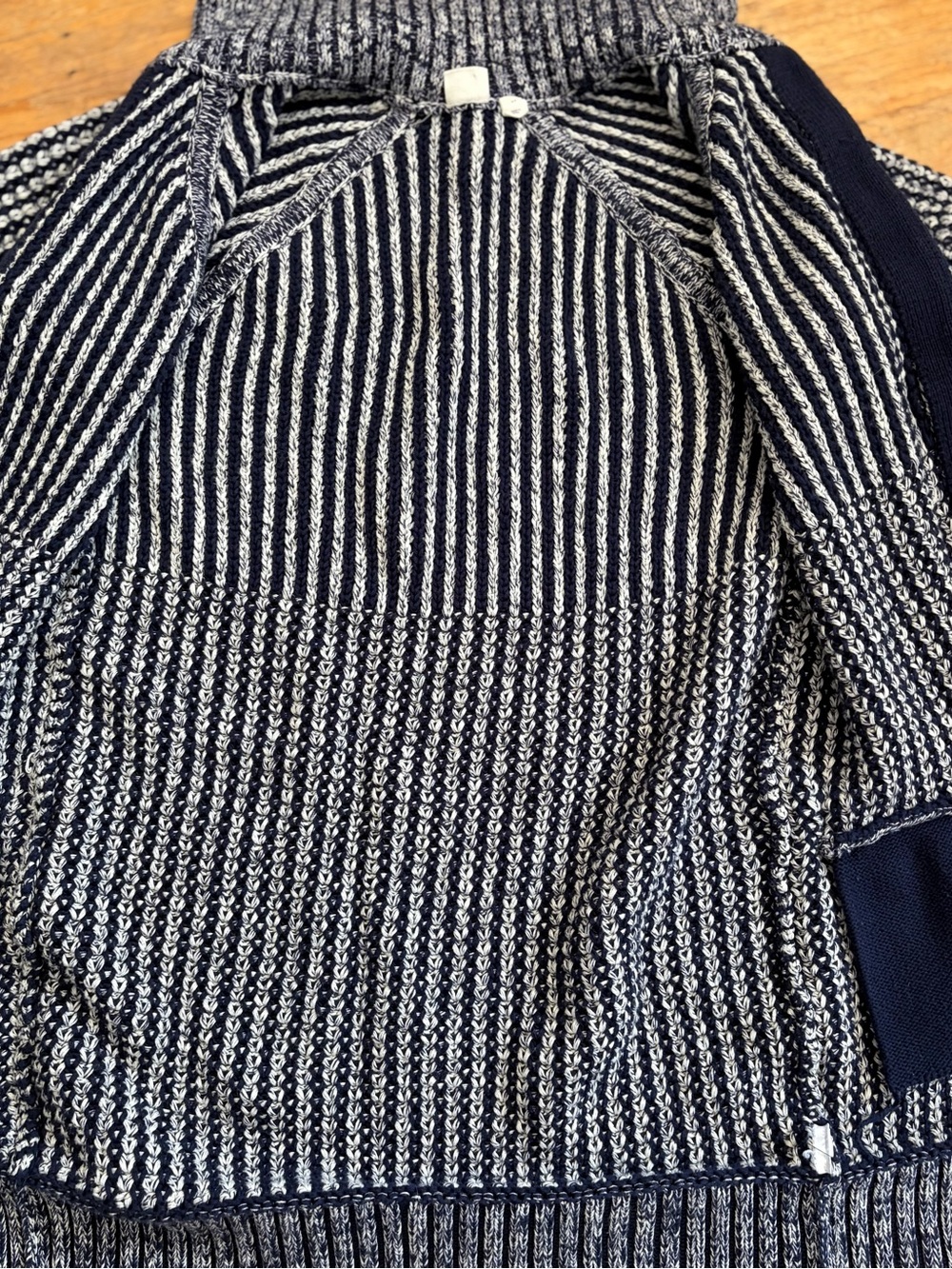 Y2K GAP Navy and White Textured Toggle Duffle Cardigan Size S - Picture 8 of 8